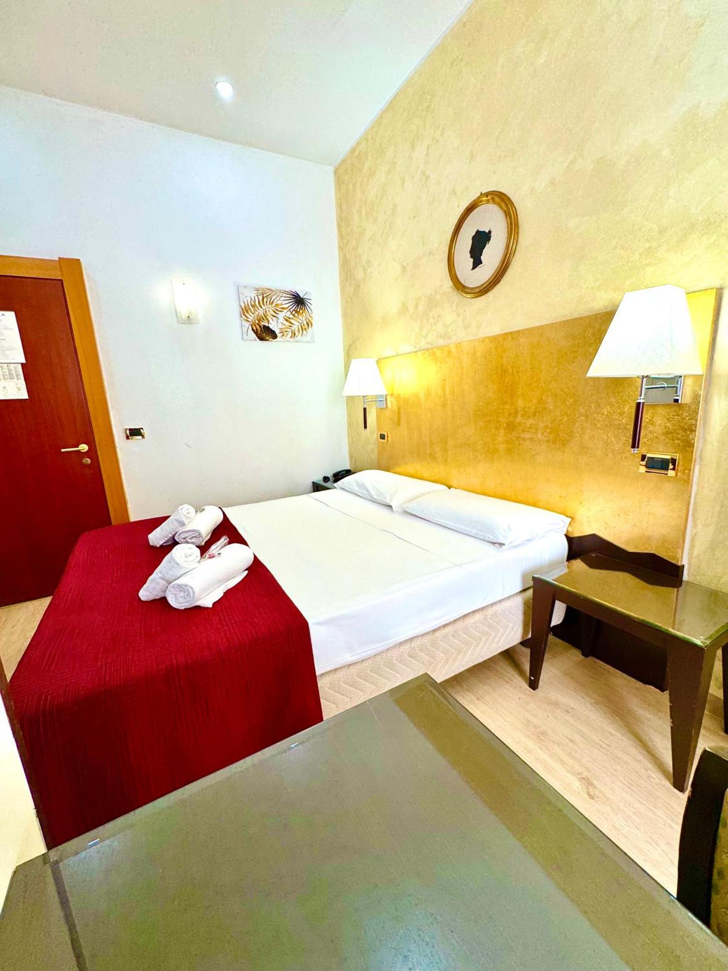 Hotel Fiorella Milano Экстерьер фото